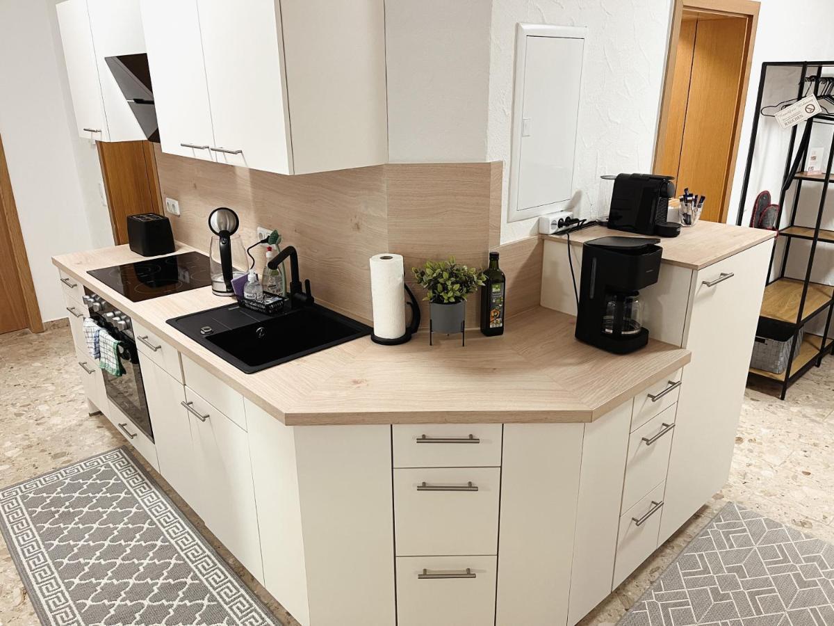 Bohnapartments Elisa - Wohlfuehlapartment Mit 2 Gratis Parkplaetzen Und 3 Schlafzimmern - Wlan - Vollausstattung Erfurt Esterno foto