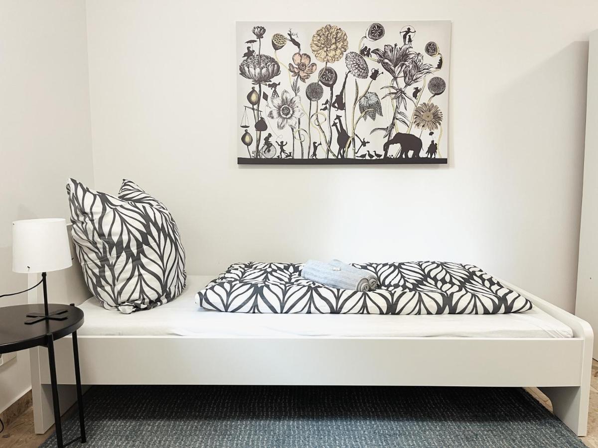 Bohnapartments Elisa - Wohlfuehlapartment Mit 2 Gratis Parkplaetzen Und 3 Schlafzimmern - Wlan - Vollausstattung Erfurt Esterno foto
