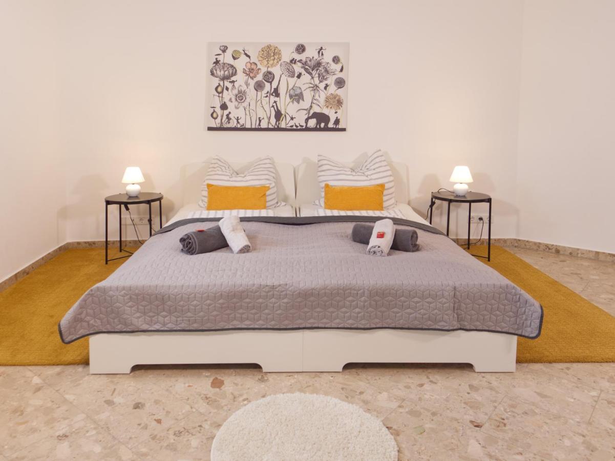 Bohnapartments Elisa - Wohlfuehlapartment Mit 2 Gratis Parkplaetzen Und 3 Schlafzimmern - Wlan - Vollausstattung Erfurt Esterno foto