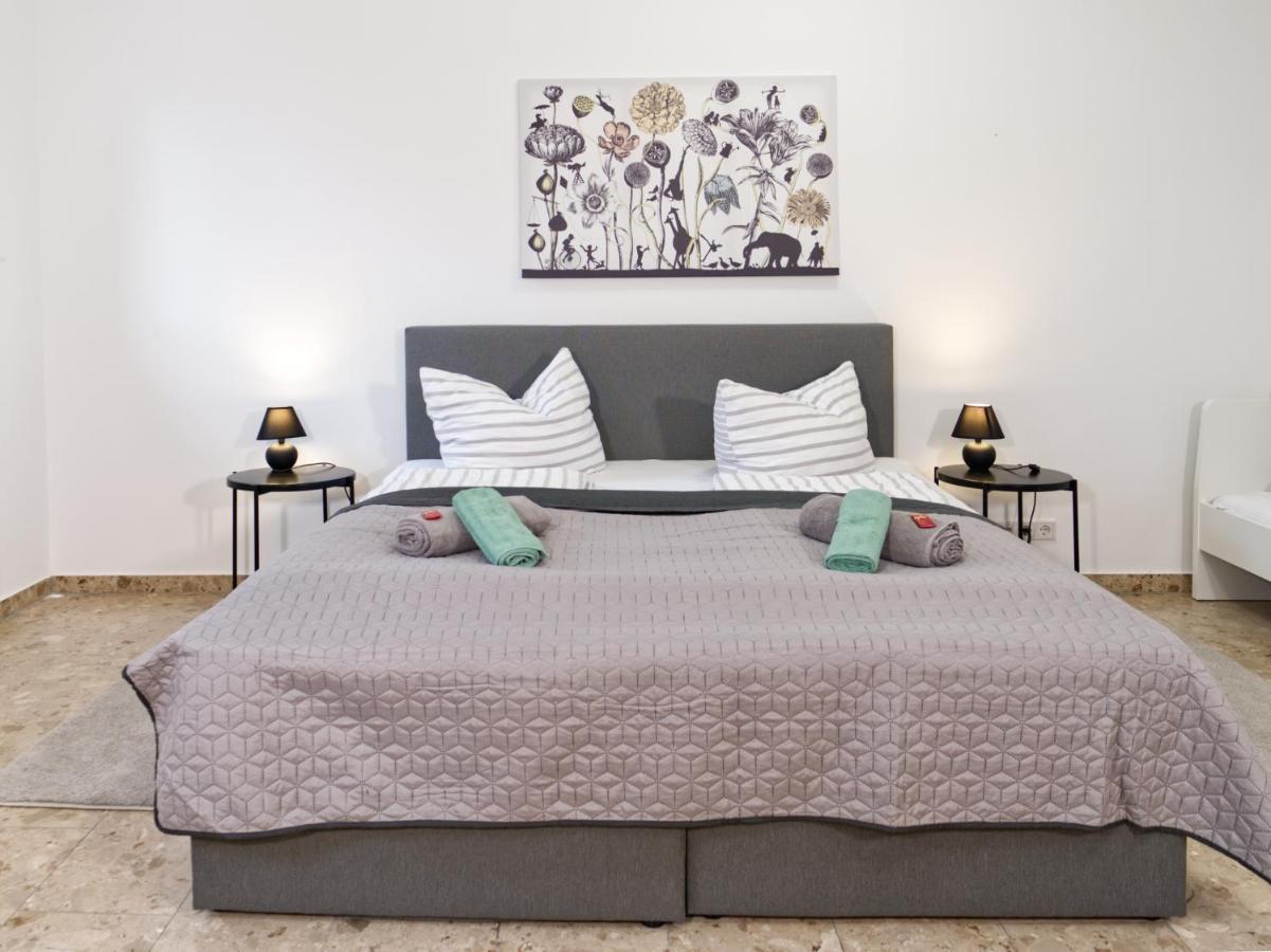 Bohnapartments Elisa - Wohlfuehlapartment Mit 2 Gratis Parkplaetzen Und 3 Schlafzimmern - Wlan - Vollausstattung Erfurt Esterno foto