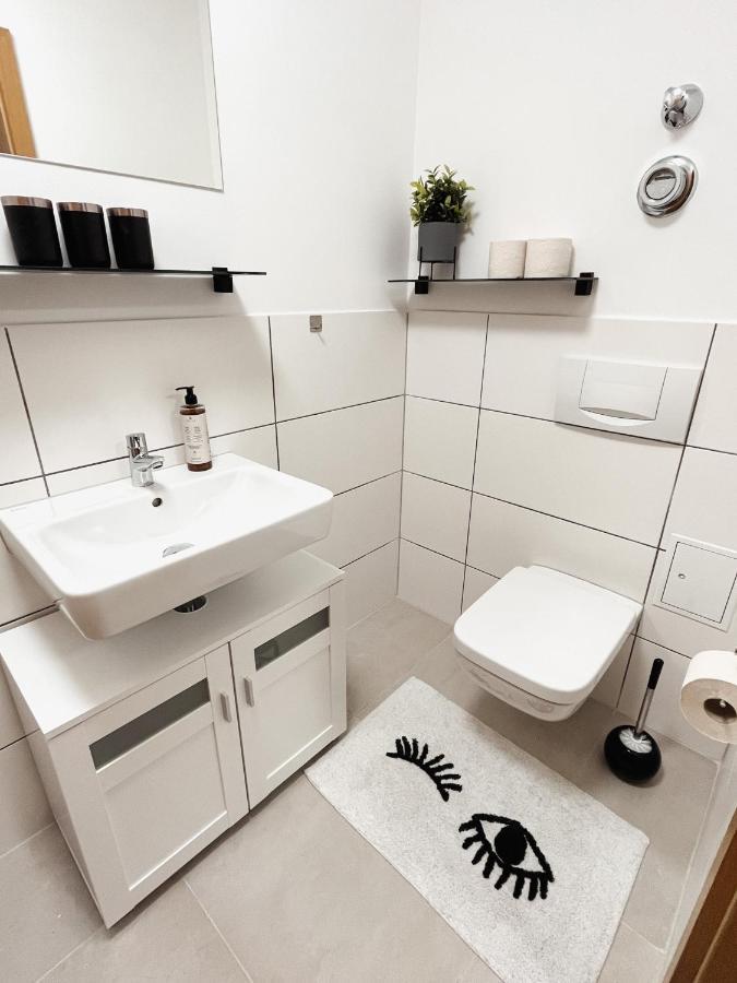 Bohnapartments Elisa - Wohlfuehlapartment Mit 2 Gratis Parkplaetzen Und 3 Schlafzimmern - Wlan - Vollausstattung Erfurt Esterno foto