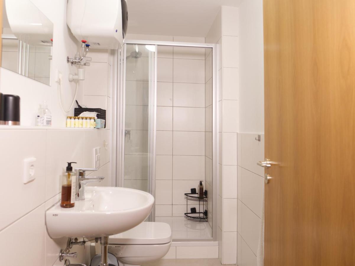 Bohnapartments Elisa - Wohlfuehlapartment Mit 2 Gratis Parkplaetzen Und 3 Schlafzimmern - Wlan - Vollausstattung Erfurt Esterno foto