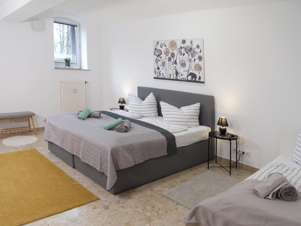 Bohnapartments Elisa - Wohlfuehlapartment Mit 2 Gratis Parkplaetzen Und 3 Schlafzimmern - Wlan - Vollausstattung Erfurt Esterno foto