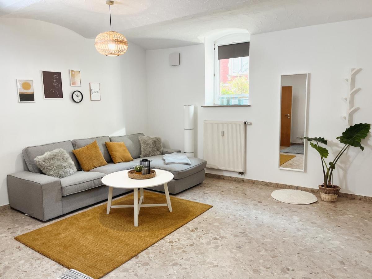 Bohnapartments Elisa - Wohlfuehlapartment Mit 2 Gratis Parkplaetzen Und 3 Schlafzimmern - Wlan - Vollausstattung Erfurt Esterno foto